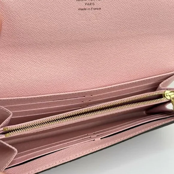 Louis Vuitton Monogram Canvas Wallet with Classic LV Logo Design - Picture 7 of 8